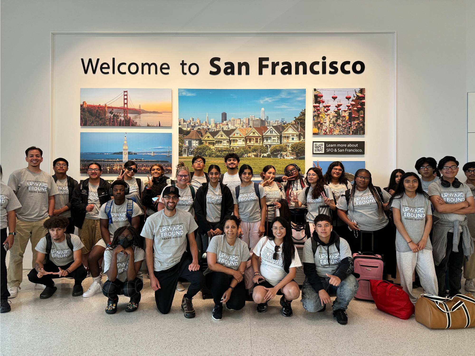 A large group of Upward Bound students stand in front of San Francisco sign